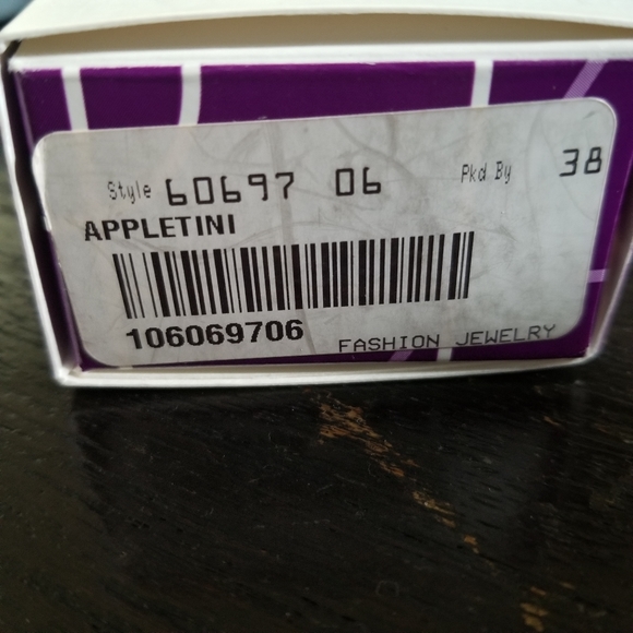 Lia Sophia Appletini Ring~ Size 6 NWT - Picture 4 of 4